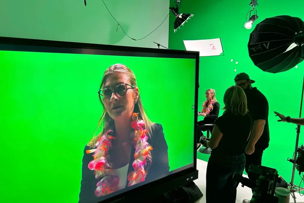 Control screen showing an interview on a green background, filming Fiji